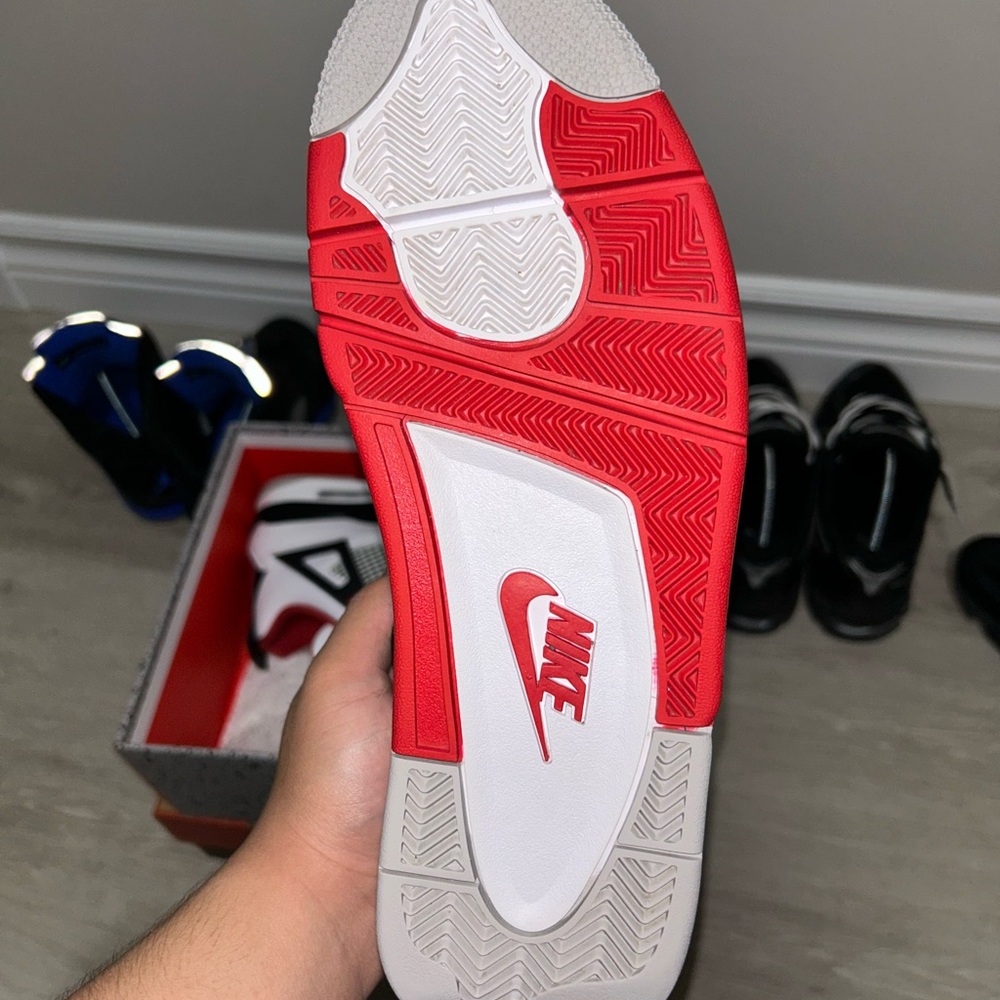 Jordan 4 Fire Red - Picture 5 of 13